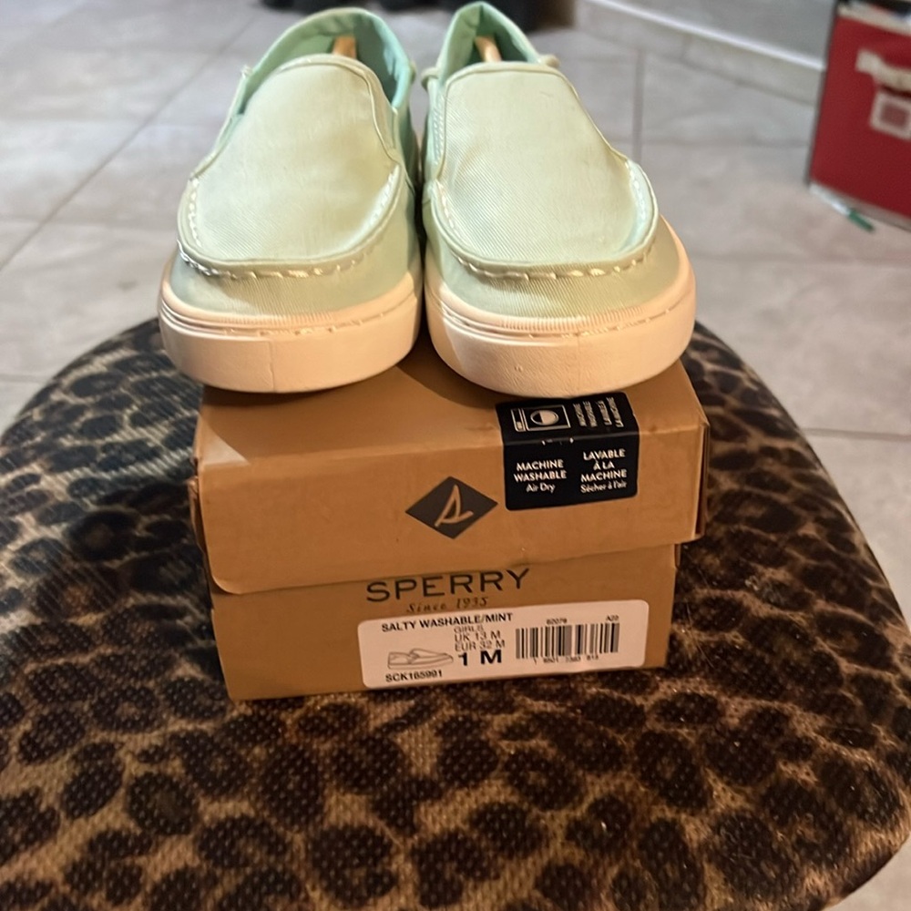 Girls shoes size 1